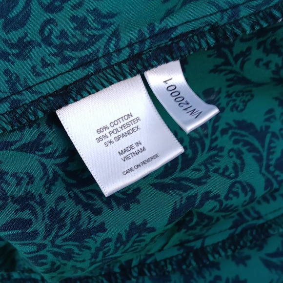 NY & COMPANY STRETCH LADIES PAISLEY BLOUSE W/CONTRASTING COLLAR/CUFFS - Picture 16 of 16